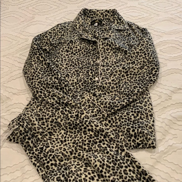 SOLD!! Bundle of 3 pairs of Ladies Pajamas~Sizes L & XL - Picture 6 of 9